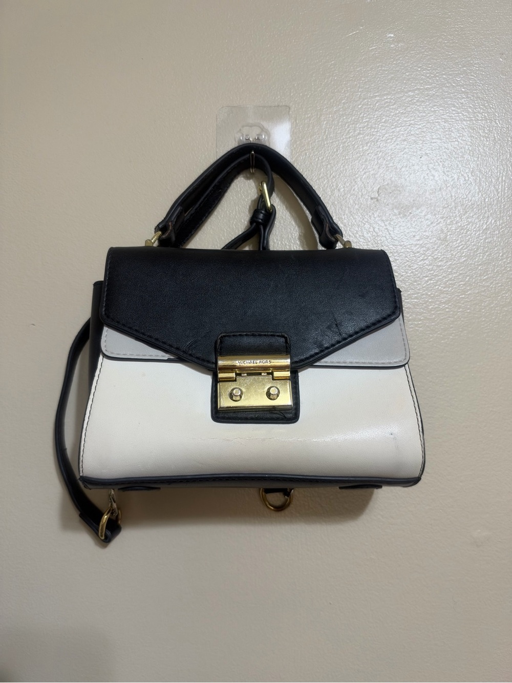 Michael Kors Kinsley Medium Flap Shoulder Bag